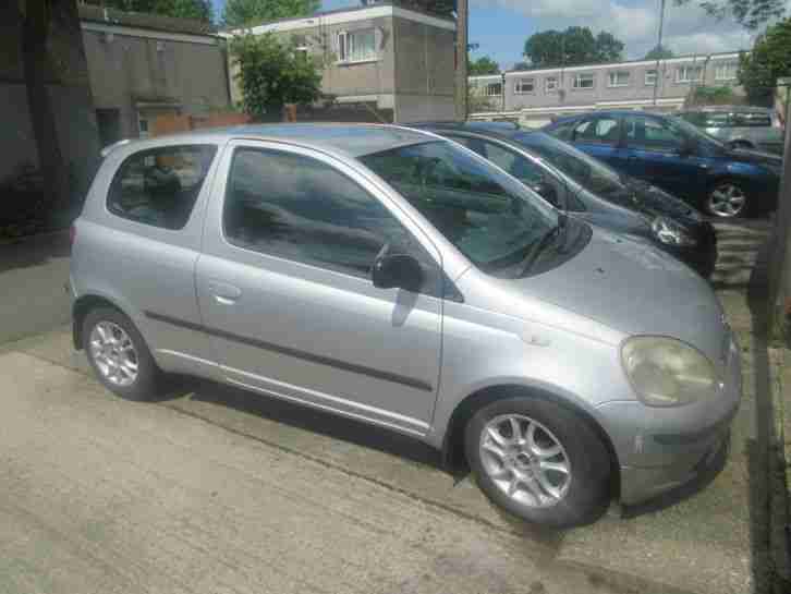 2001 TOYOTA YARIS GLS for spare or repair due no MOT