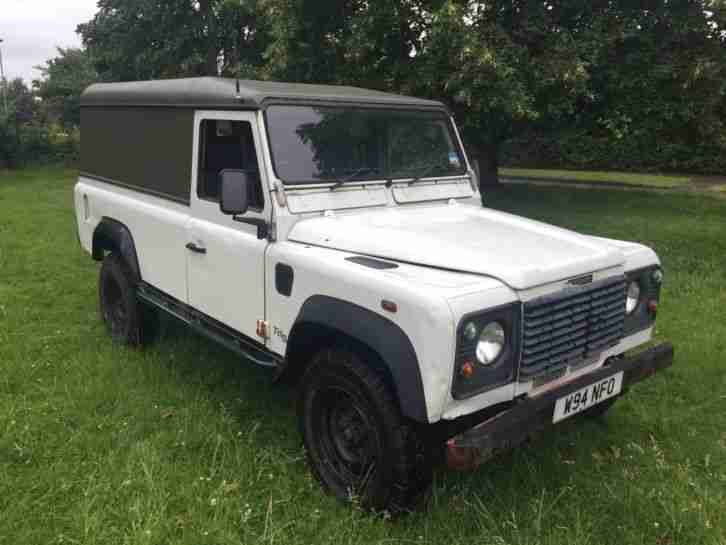 DEFENDER 2.5TD5 W REG HARDTOP IN WHITE WITH SERVICE HISTORY AND MOT OCT