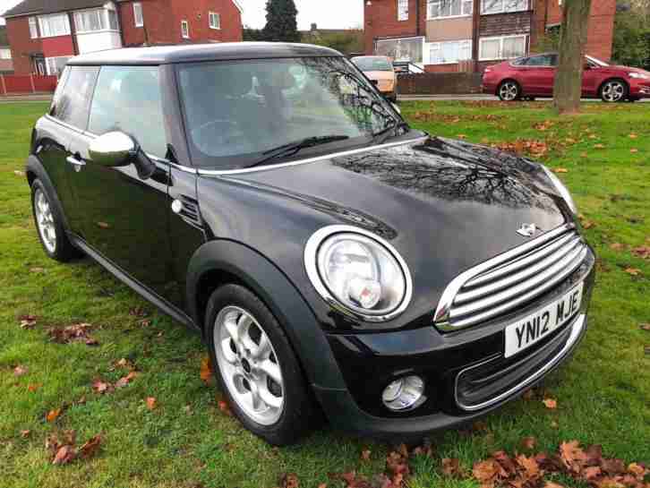 Mini 1.6 One Cooper. LOW MILES 39 K. SLICK IN BLACK.VERY. A C CLIMATE CONTROL