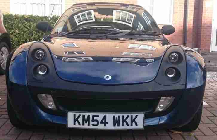 SMART ROADSTER COVERTIBLE BLUE AND BLACK