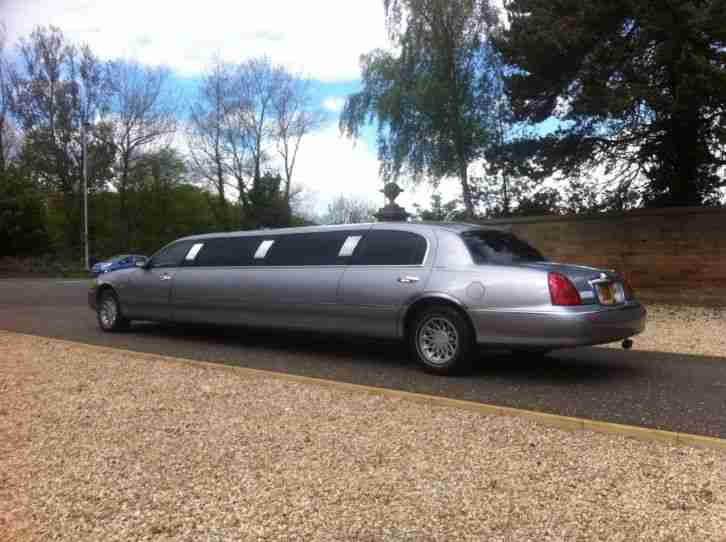 STRETCHED LIMO, WEDDING CAR , Lincoln town