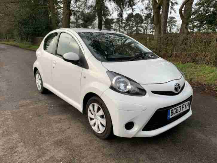 Toyota Aygo 1.0L 2013 White Cheap to run Great first car