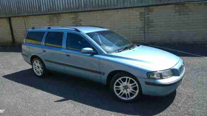 VOLVO V70 D5 ESTATE VERY CLEAN WITH PRIVATE PLATE (£700)